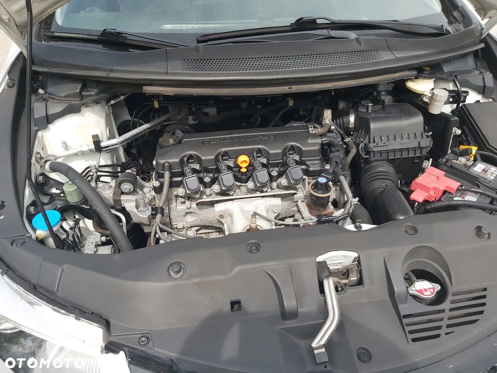 Honda Civic 1.8 i-VTEC Comfort Black Edition - 14