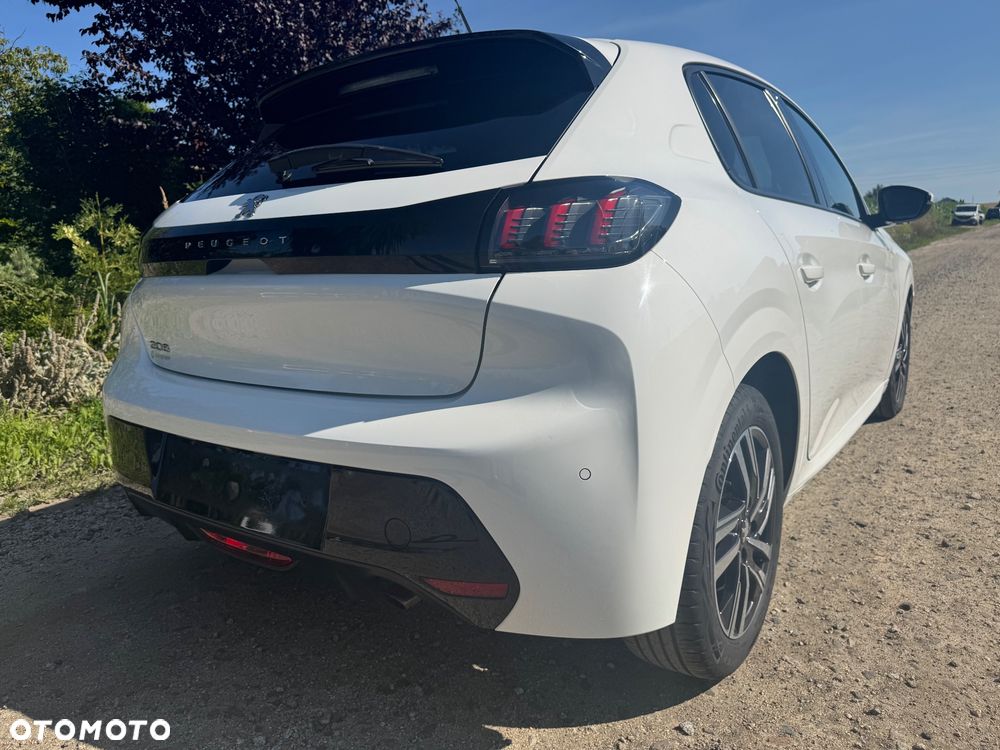 Peugeot 208 - 33