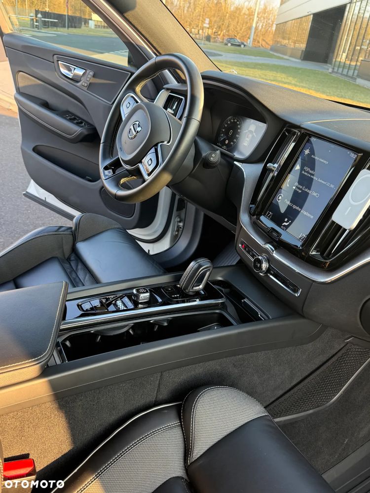 Volvo XC 60 D4 AWD R-Design - 6