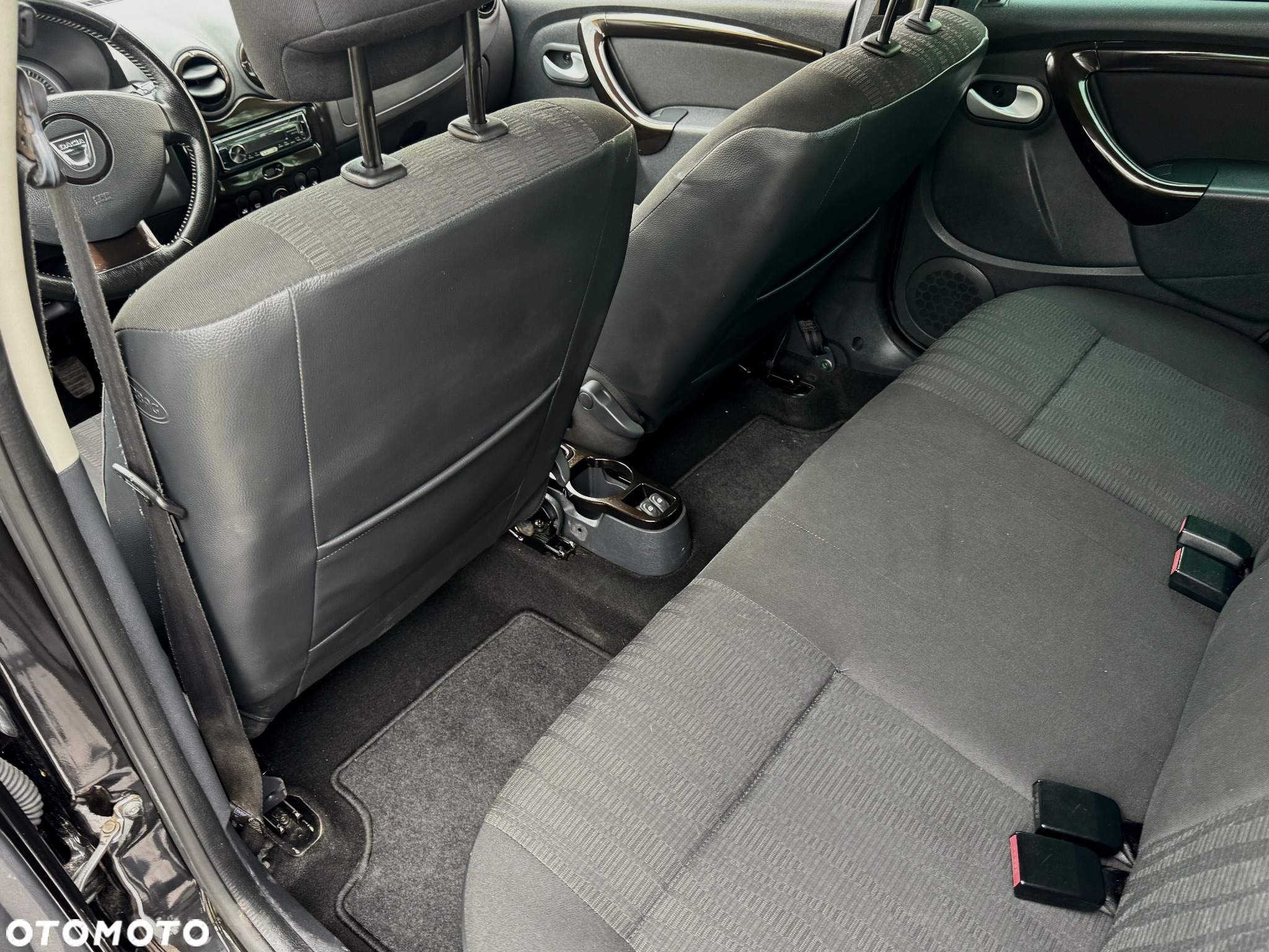 Dacia Duster 1.6 16V 4x4 Prestige - 10