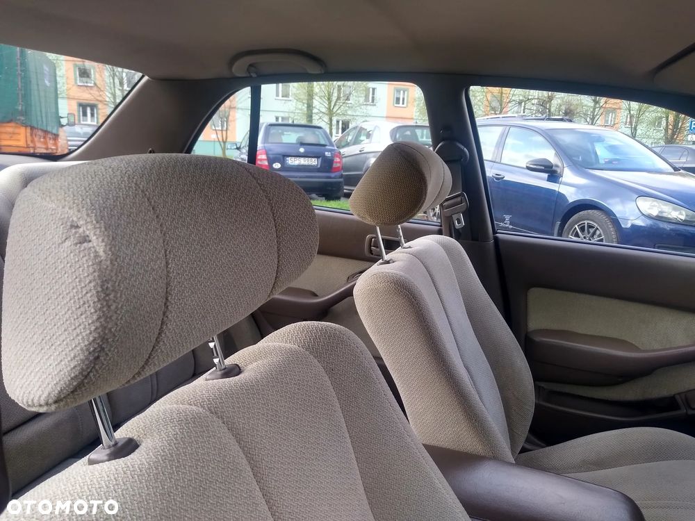 Toyota Camry 3.0 V6 LE - 21