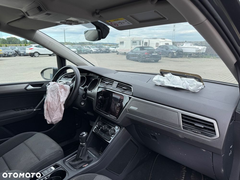 Volkswagen Touran - 14