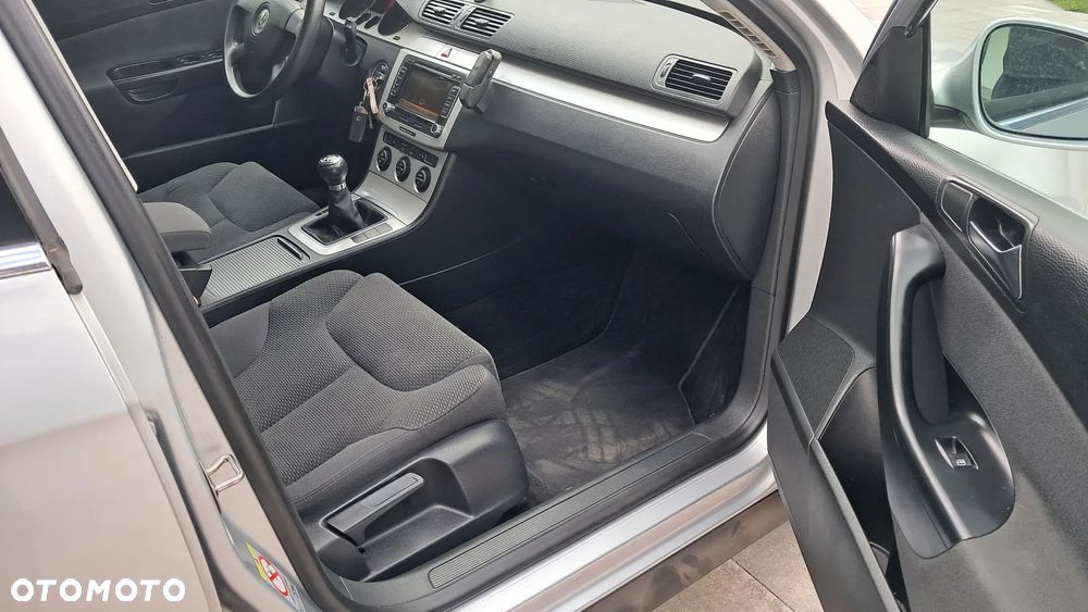 Volkswagen Passat - 19