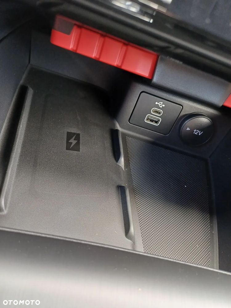 Ford Kuga 2.5 FHEV AWD Titanium eCVT - 24