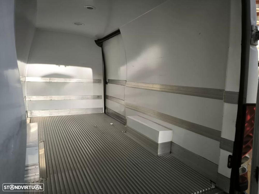 Iveco daily 2.3 35 s 140 isotérmica - 8