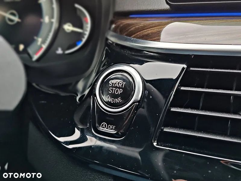 BMW Seria 5 530i xDrive Sport Line - 25