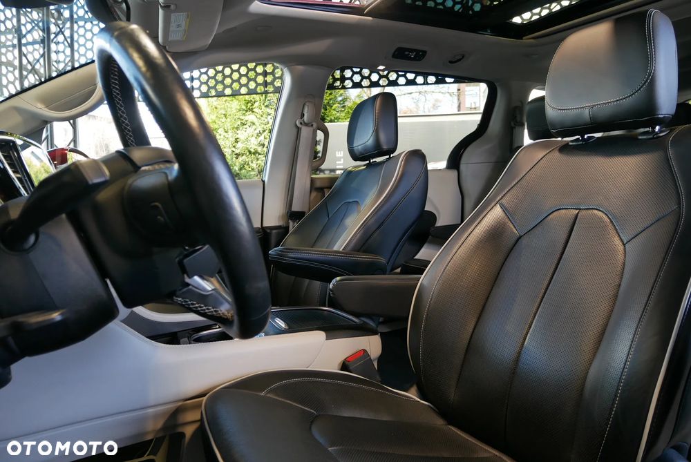 Chrysler Pacifica - 10