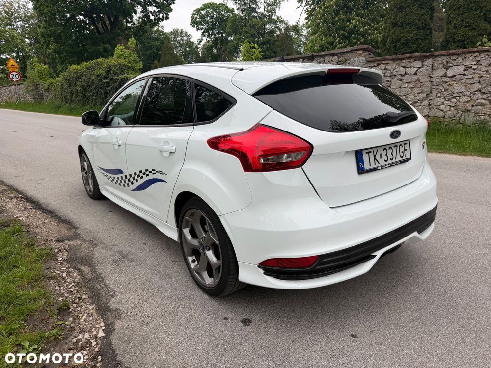 Ford Focus 2.0 EcoBoost ST mit Leder-Sport-Paket - 32