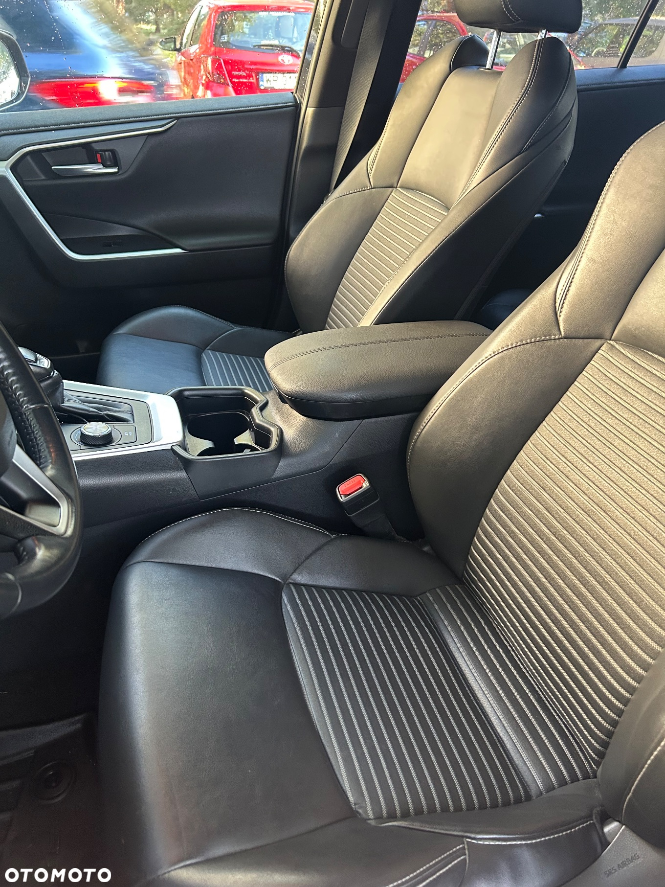 Toyota RAV4 2.5 Hybrid Black Edition by JBL 4x4 - 10