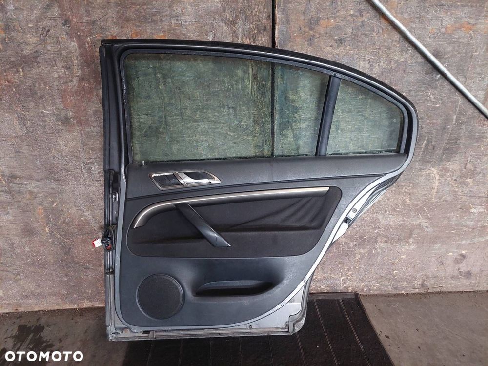 DRZWI KOMPLETNE PRAWY TYŁ SKODA SUPERB I 9152 - 5