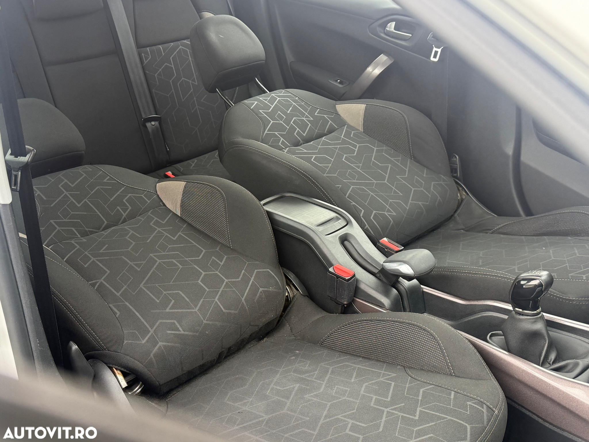 Peugeot 2008 1.6 e-HDi FAP STT Allure - 22