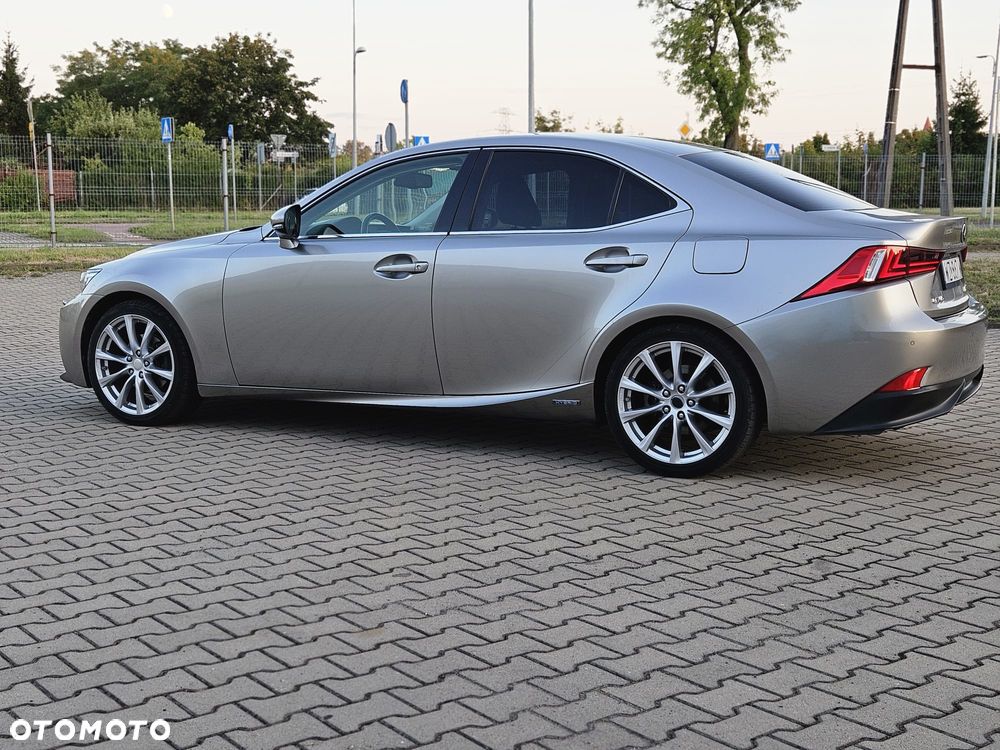 Lexus IS 300h Comfort - 11