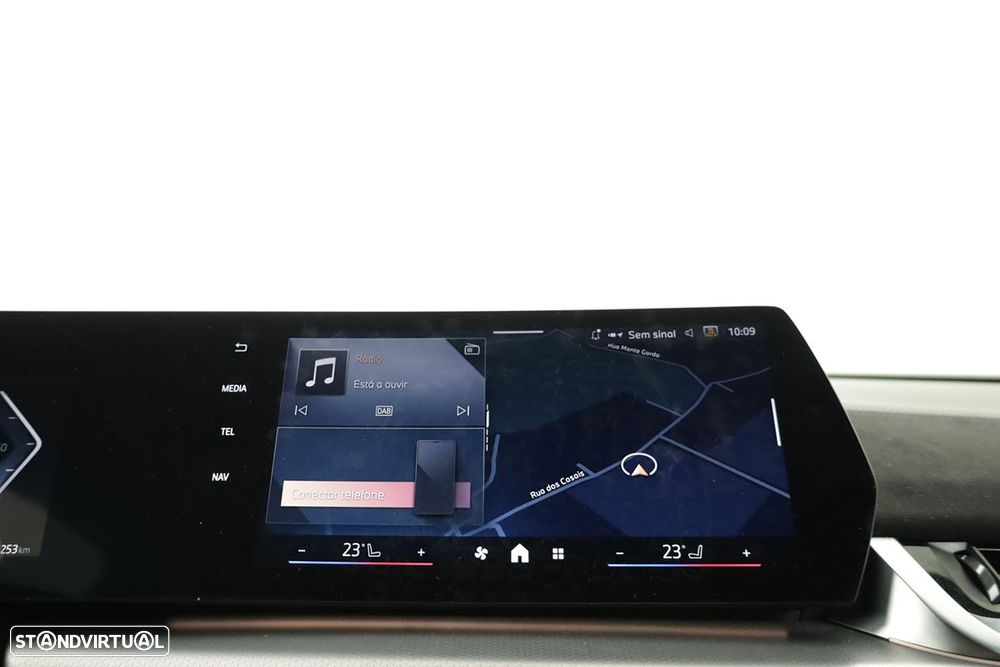 BMW iX2 eDrive20 Pack Desportivo M - 12