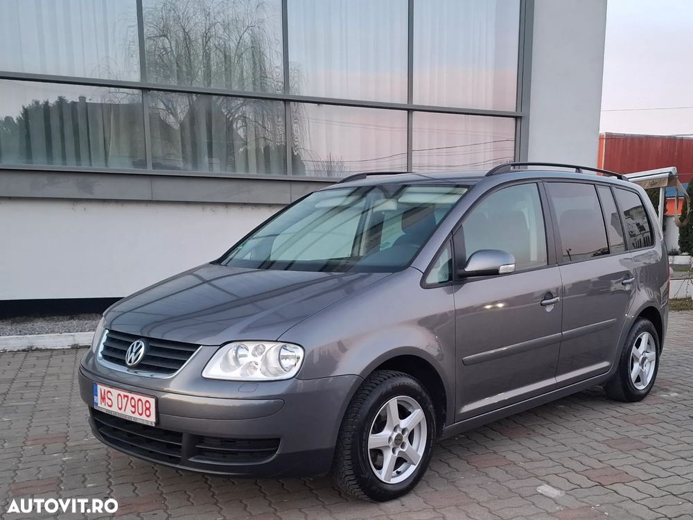 Volkswagen Touran 2.0 TDI DSG Highline - 2