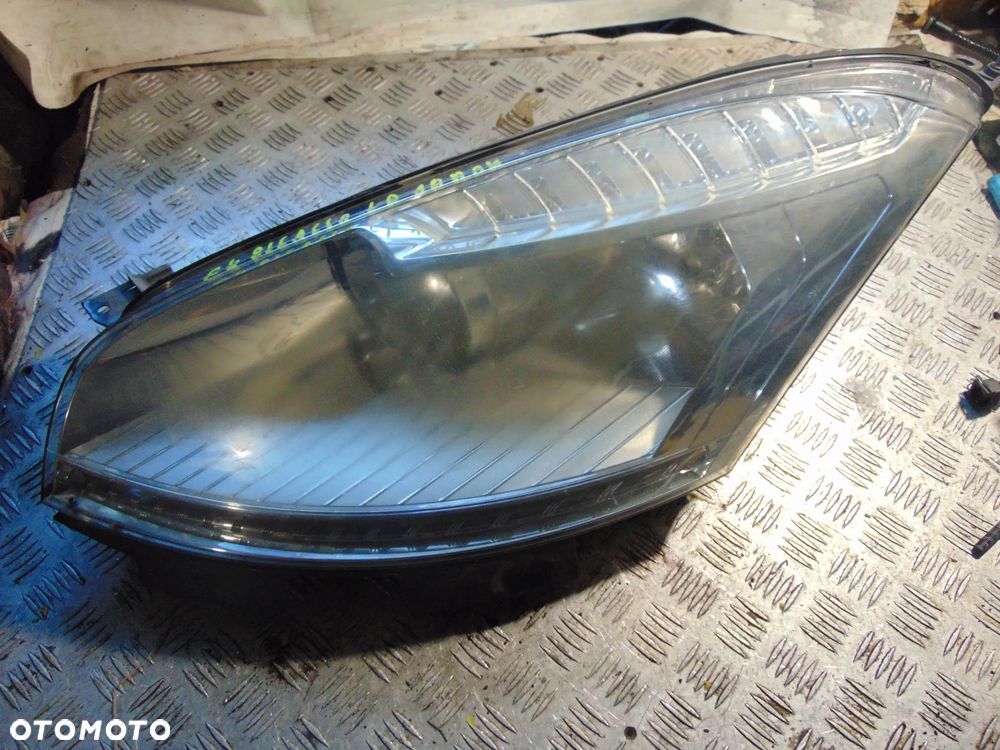 Lampy przód citroen c4 picasso 2010 rok Cena sztuka - 2