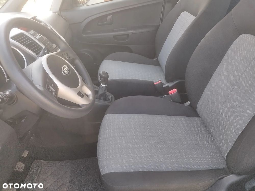 Kia Venga - 11
