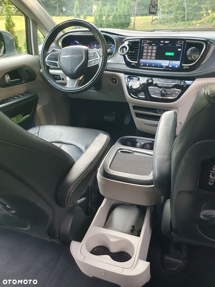 Chrysler Pacifica - 16
