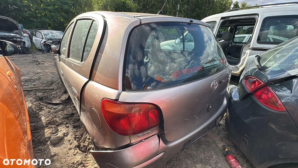 Toyota Yaris 2004 poj. 1.0 benzyna 65 KM - 5