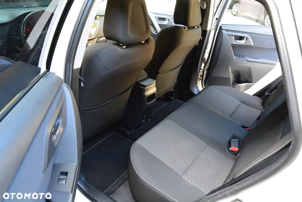 Toyota Auris 1.6 Premium Comfort - 7