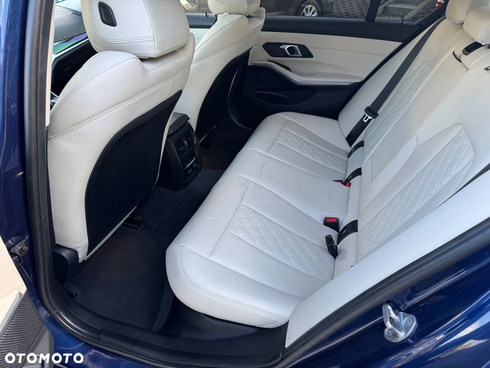 BMW Seria 3 320d Edition Luxury Line Purity - 12