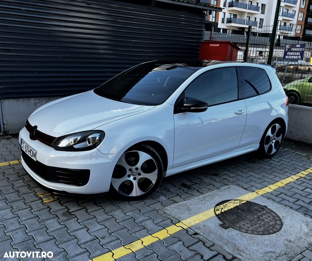 Volkswagen Golf - 1
