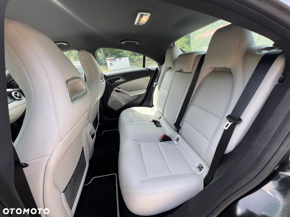 Mercedes-Benz CLA 200 Urban - 17