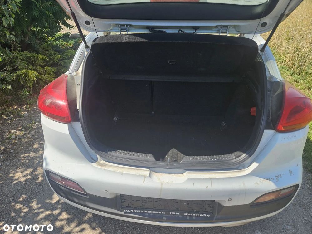 Kia Ceed - 8