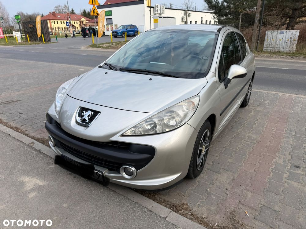 Peugeot 207 - 1