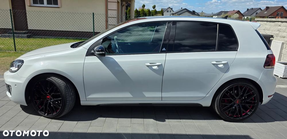 Volkswagen Golf 2.0 GTI DSG adidas - 9