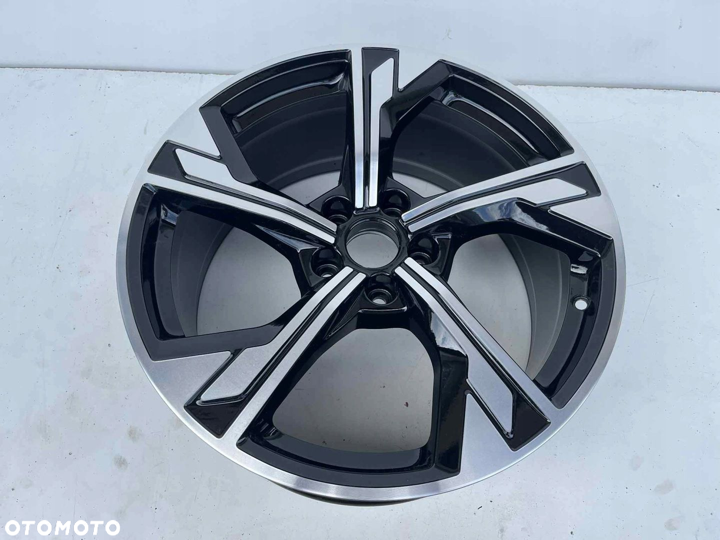AUDI A4 S4 A5 S5 FELGA 8.5JX19 ET40 5X112 - 2