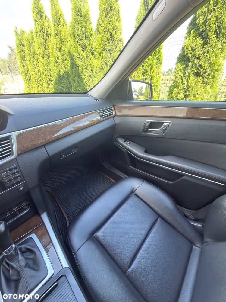 Mercedes-Benz Klasa E 220 CDI BlueEff - 17