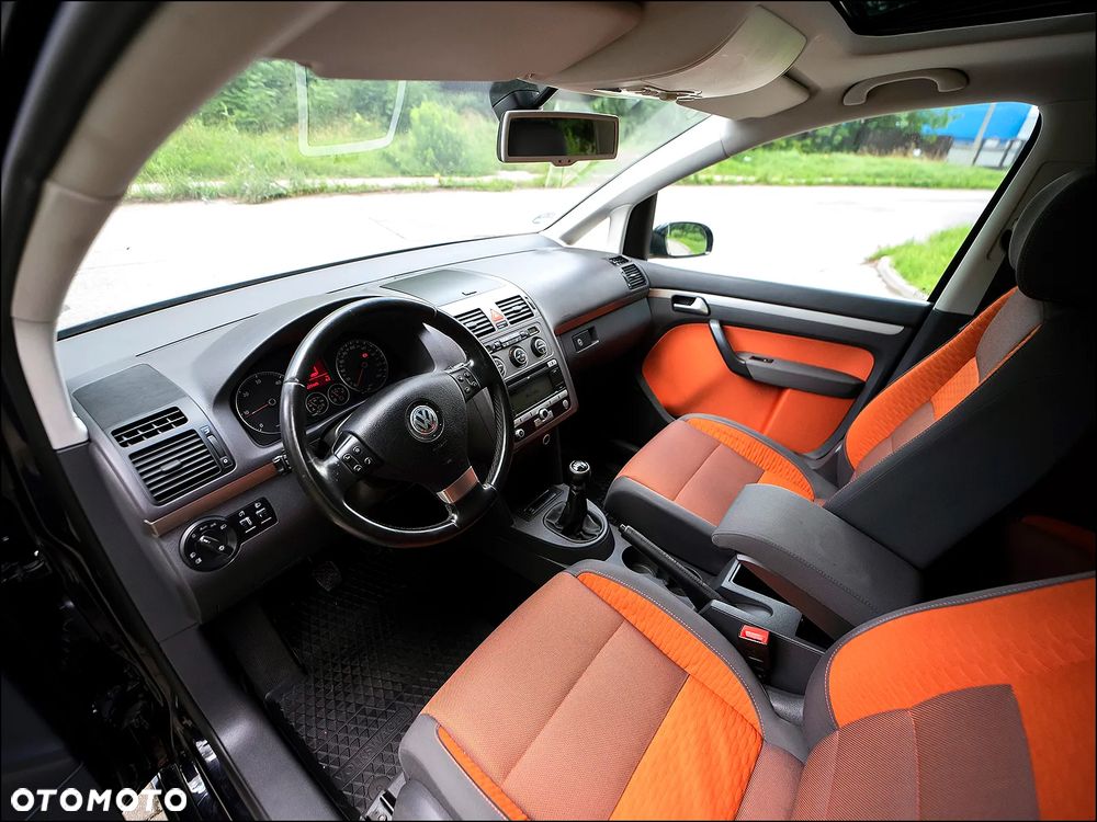 Volkswagen Touran - 6