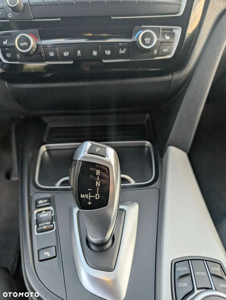 BMW Seria 3 318i - 8