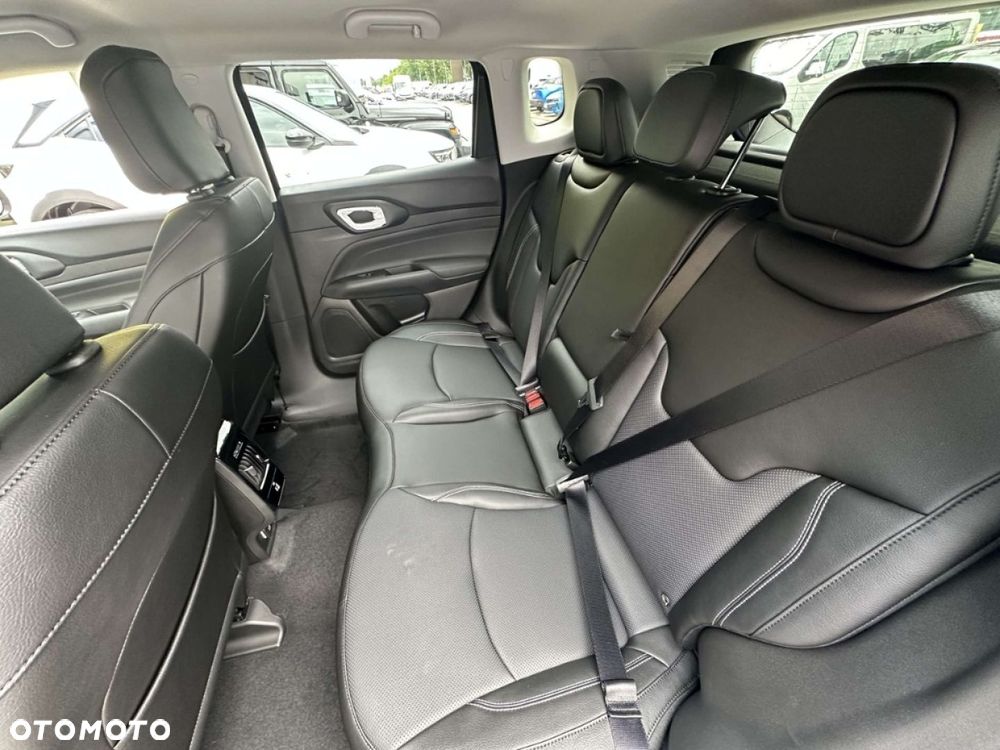 Jeep Compass - 12
