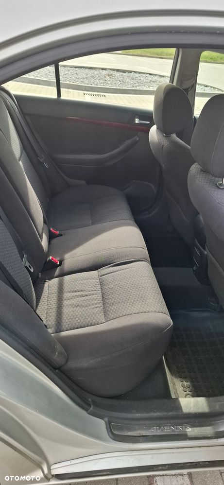 Toyota Avensis 2.0 D-4D - 10