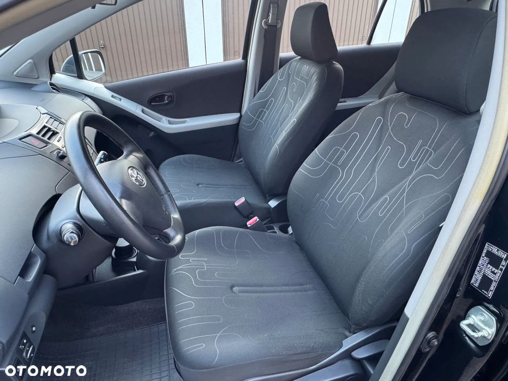 Toyota Yaris - 10