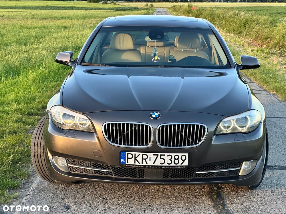 BMW Seria 5 525d xDrive - 26