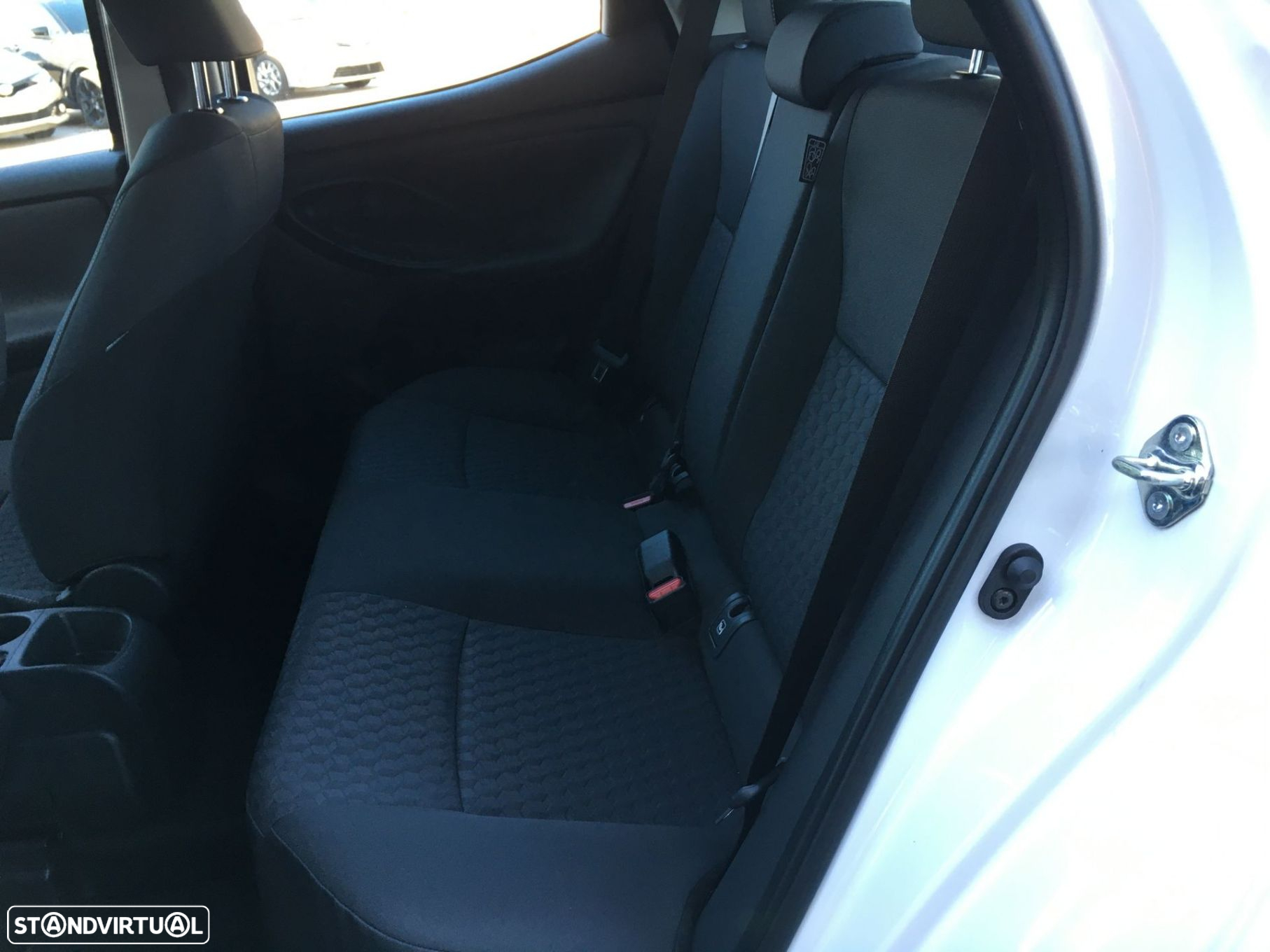 Toyota Yaris 1.0 VVT-i Comfort Plus - 11