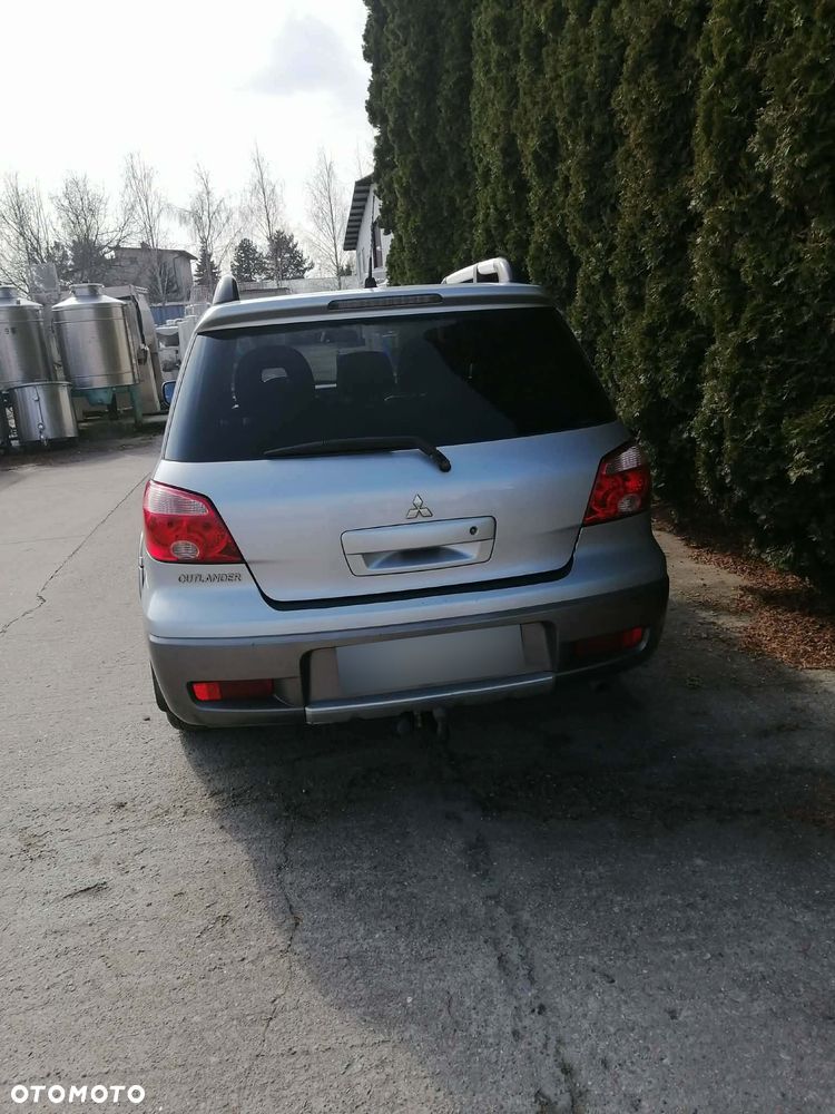 Mitsubishi Outlander - 3