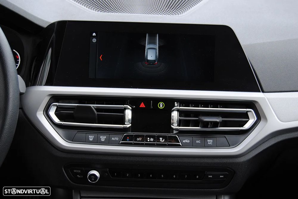 BMW 318 d Touring Advantage - 17