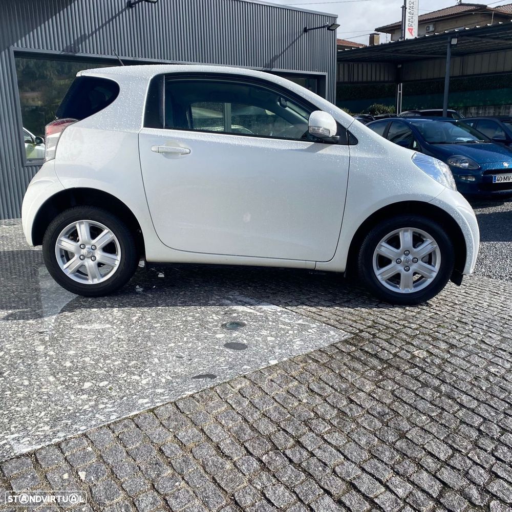 Toyota iQ 1.0 VVT-i 2 - 12