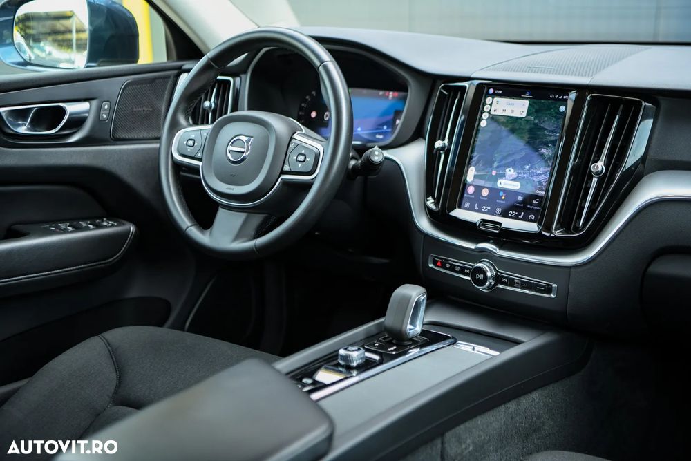 Volvo XC 60 B4 MHEV AT8 FWD Momentum - 26