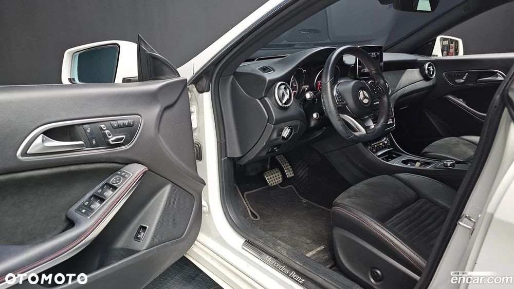 Mercedes-Benz CLA - 11