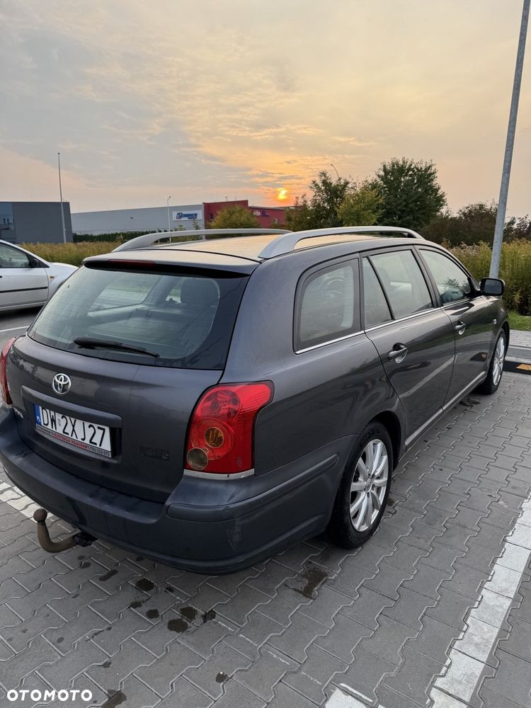 Toyota Avensis 1.8 VVT-i Combi - 1