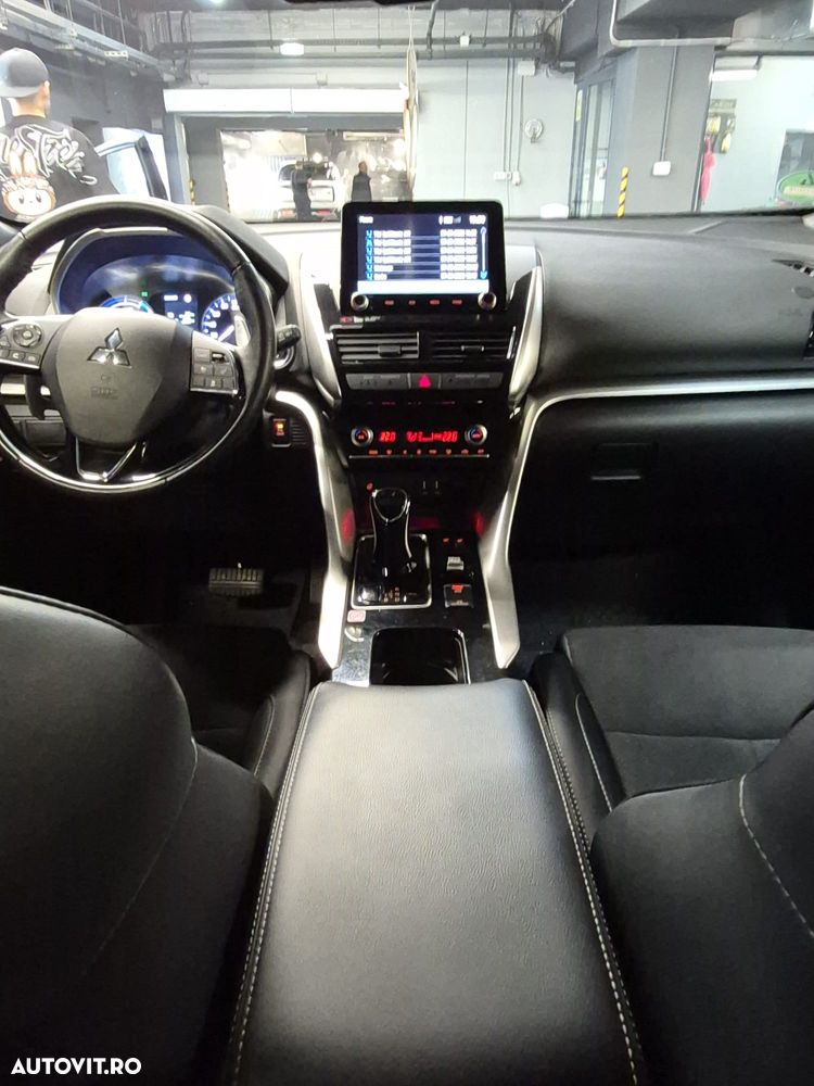 Mitsubishi Eclipse-Cross - 16
