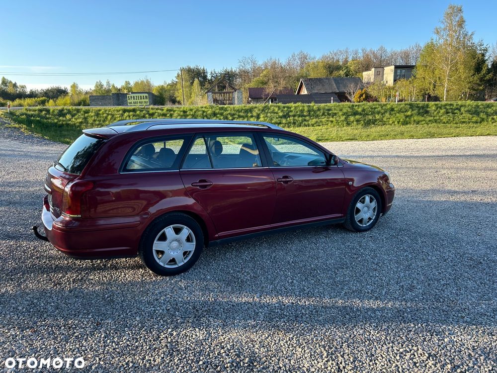 Toyota Avensis 2.0 D-4D Sol - 2