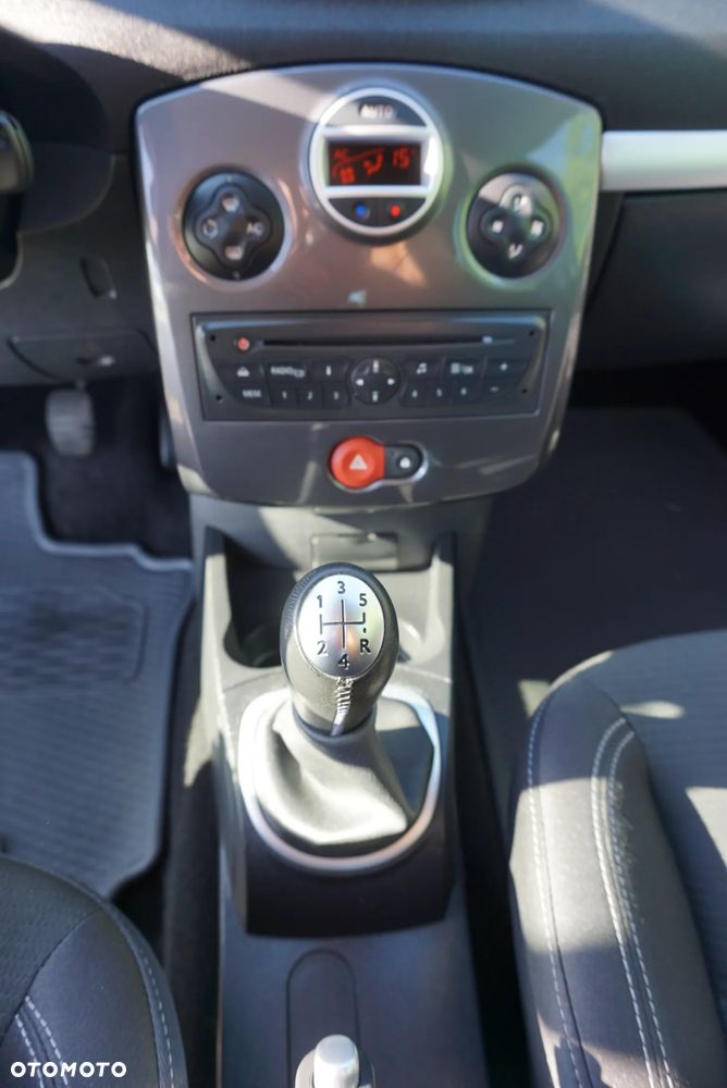 Renault Clio 1.2 16V 75 Expression - 29
