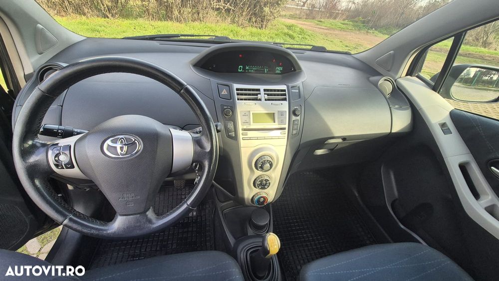 Toyota Yaris 1.3 Sol - 3