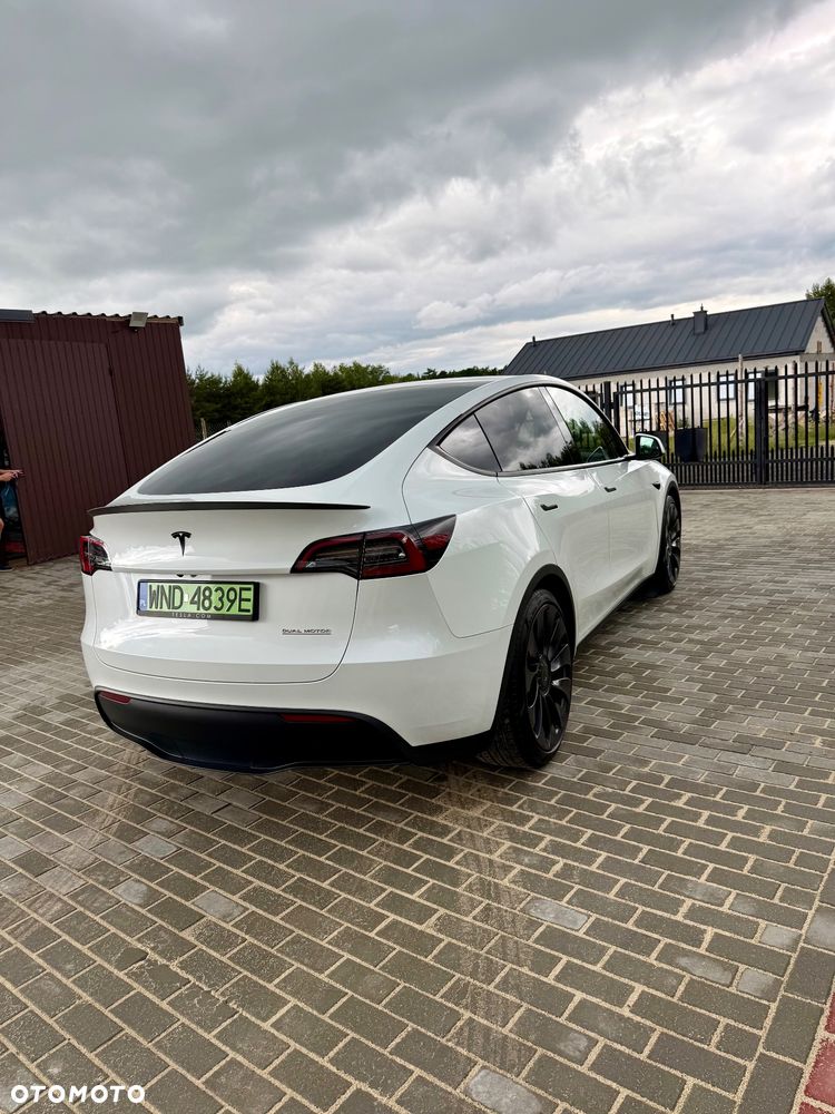 Tesla Model Y Performance AWD - 5