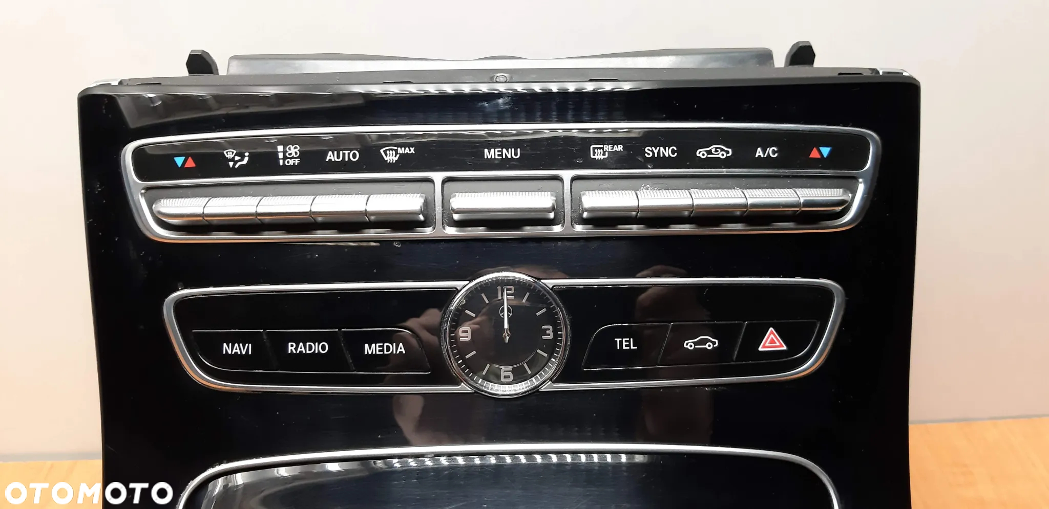 Tunel środkowy panel sterowania Mercedes W213 2020r. Sedan 2.0d - 4